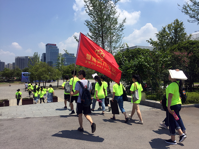 智博美术高考培训班学子参观李自健老师美术馆