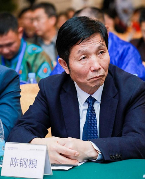 旺源集团董事长陈钢粮先生出席会议
