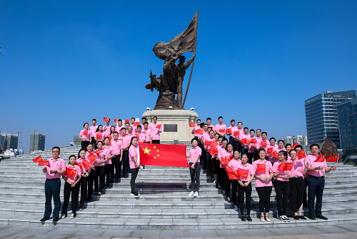 献礼新中国成立70周年——华安保险江西分公司开展手绘巨画活动