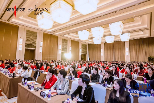 中国第一代国际超模瞿颖 将出席美人计&黑天鹅2019年度盛典