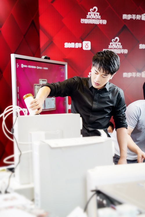 直播带货走向十亿时代，辛有志回归首播破12.5亿-