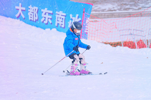 在大都东南冰雪汇体验专业滑雪，北京经开区的这些孩子圆了冰雪梦